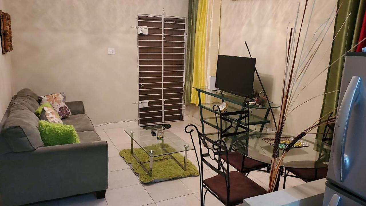 #1 Jacaranda Vacation Home Spanish Town Eksteriør bilde